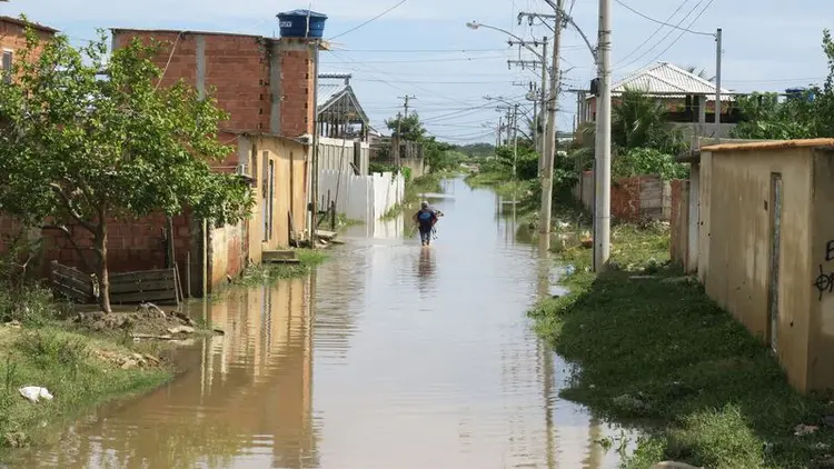Rio: segundo moradores, não houve tempo de salvar móveis, roupas, nem a comida estocada (Vladimir Platonow/Agência Brasil)