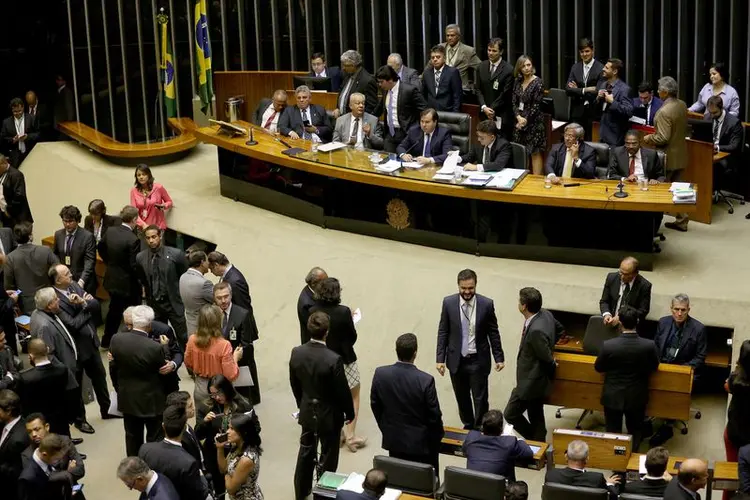 Plenário da Câmara dos Deputados durante sessão para votação da intervenção federal na segurança pública do Rio de Janeiro, dia 19/02/2018 (Wilson Dias/Agência Brasil)