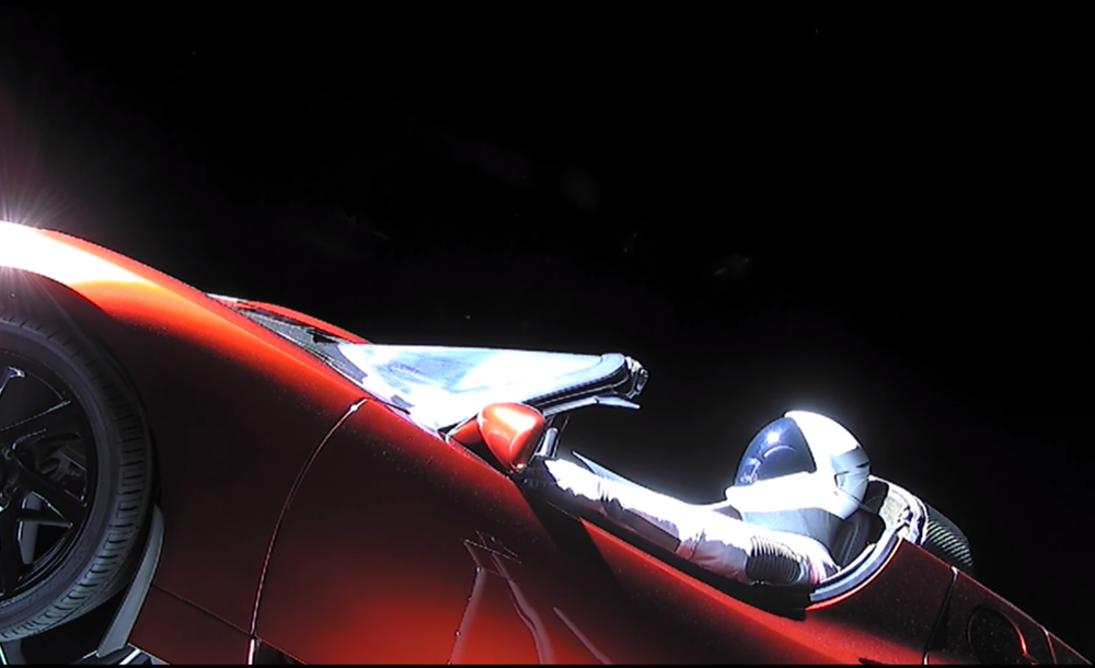 Carro no espaço rende buzz estratosférico para a Tesla