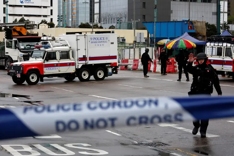 Hong Kong: bomba, a segunda encontrada na mesma região em quatro dias, foi descoberta distrito comercial e financeiro de Wan Chai (Bobby Yip/Reuters)