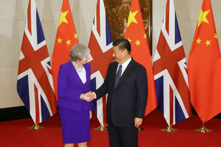 Xi e May concordaram em manter mais conversações sobre iniciativa de infraestrutura da China (Wu Hong/Reuters)