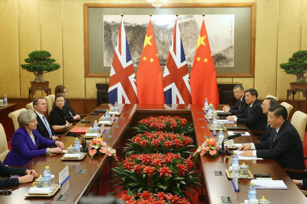 May firma acordos de U$ 13 bilhões do Reino Unido com a China