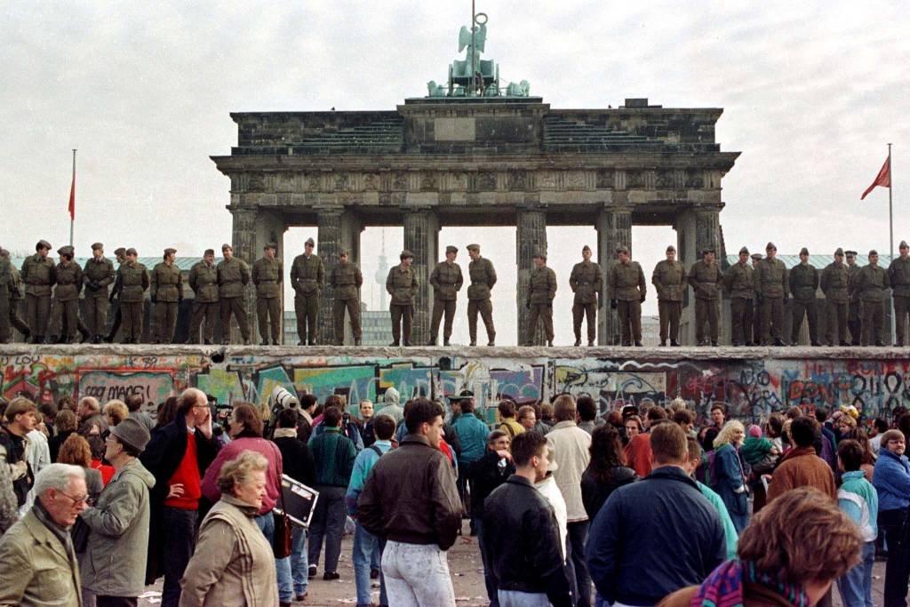 Artistas querem cobrar 15 euros por visita a recriação do Muro de Berlim