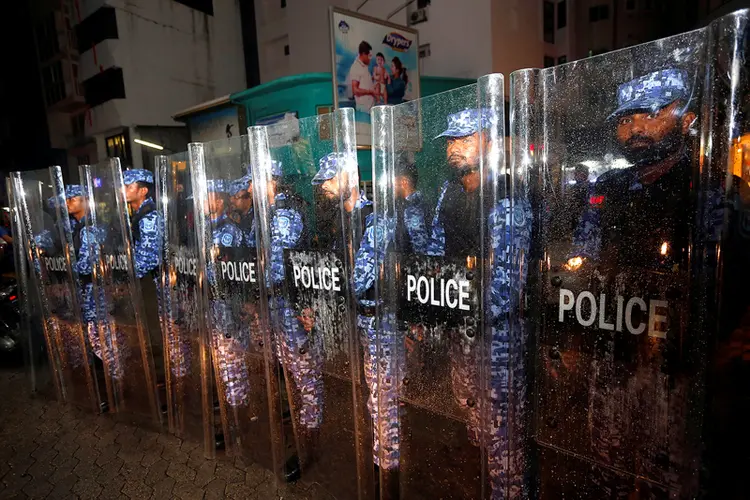 Policiais das Maldivas: Gayoom teria subornado parlamentares e criado discórdia entre as forças de segurança (Reuters)