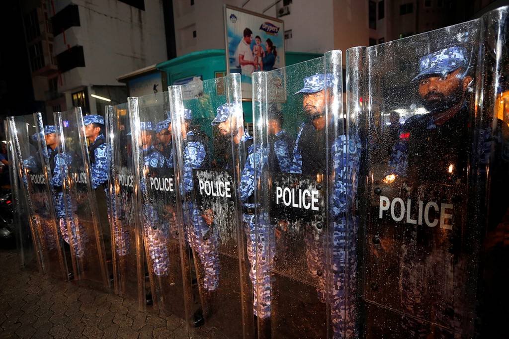 Polícia maldiva acusa ex-ditador de tentativa de golpe