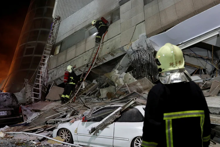 Terremoto em Taiwan: a quantidade de pessoas desaparecidas é próxima de 60 (Tyrone Siu/Reuters)