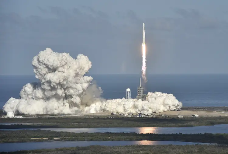 Heavy Falcon: o custo de uma missão do Falcon Heavy é de US$ 90 milhões (Steve Nesius/Reuters)