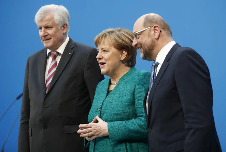 Alemanha: chanceler Angela Merkel e o líder do Partido Social Democrata, Martin Schulz, chegaram a um acordo e formaram uma nova grande coalizão (Hannibal Hanschke/Reuters)