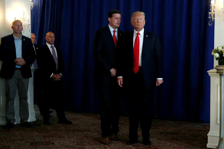 Trump e Porter: renúncia foi apresentada depois que foram publicados artigos no Daily Mail e The Intercept com depoimentos das ex-esposas de Porter (Jonathan Ernst/Reuters)
