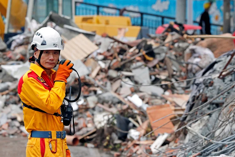 Taiwan: nas primeiras horas de hoje, um alarme de terremoto de magnitude 5 na escala Richter soou nos telefones celulares da população (Tyrone Siu/Reuters)