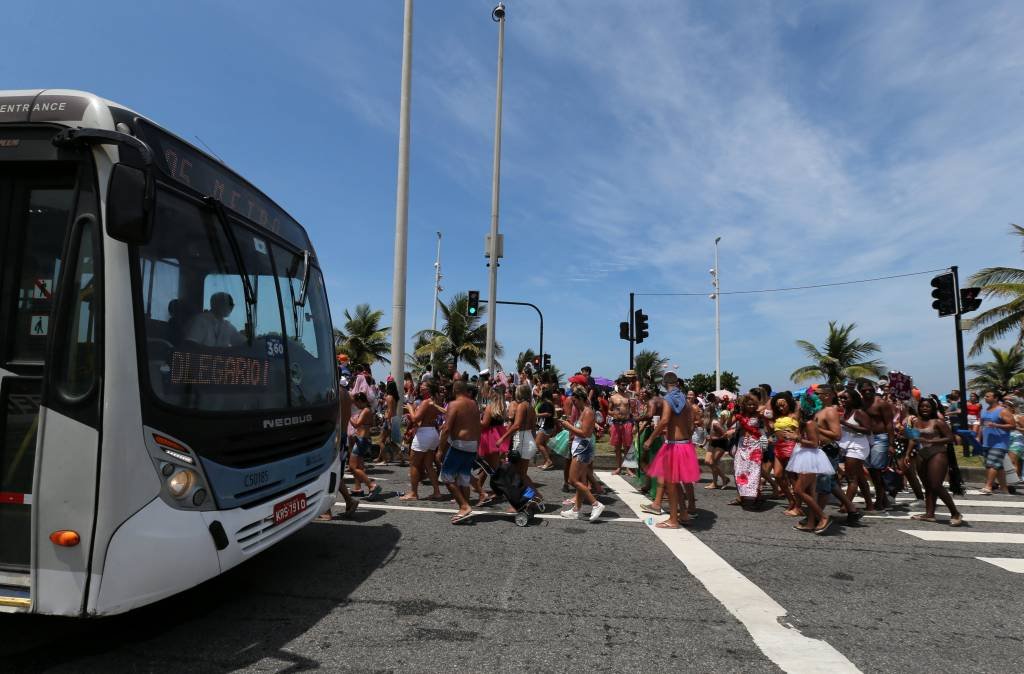Policiais reforçam a segurança no Rio para blocos de rua