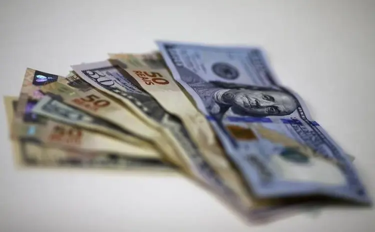 Dólar: moeda futura tinha alta de cerca de 0,55 por cento (Ricardo Moraes/Reuters)