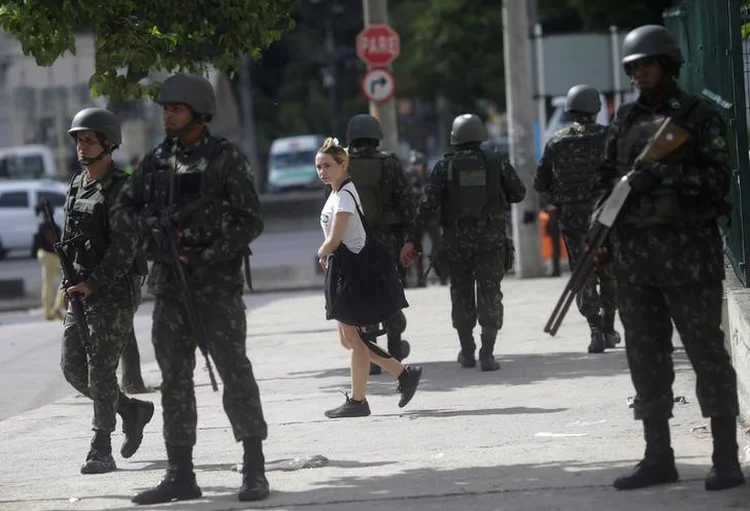 Intervenção no RJ: novos comandantes vão priorizar redução nos índices de criminalidade na capital, região metropolitana e baixada fluminense (Ricardo Moraes/Reuters)