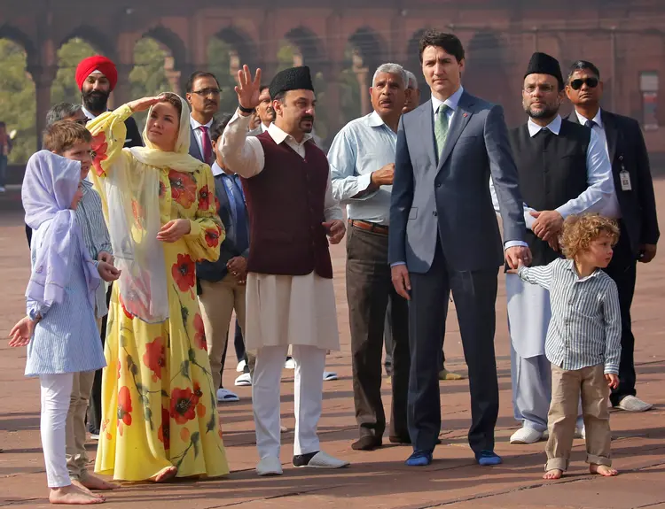 Trudeau: em visita oficial na Índia há quase uma semana, o primeiro-ministro canadense, Justin Trudeau, aparece com mais frequência com sua família, vestida com as roupas tradicionais (Altaf Hussain/Reuters)