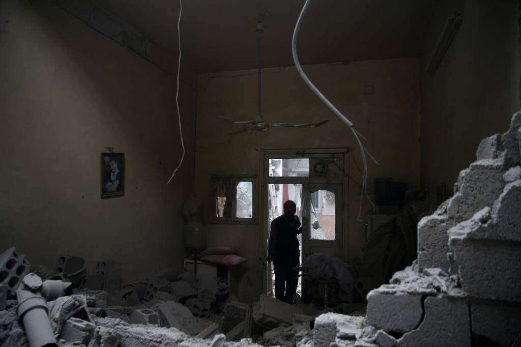 Bombardeios criam nova rotina aterradora para sírios de Ghouta