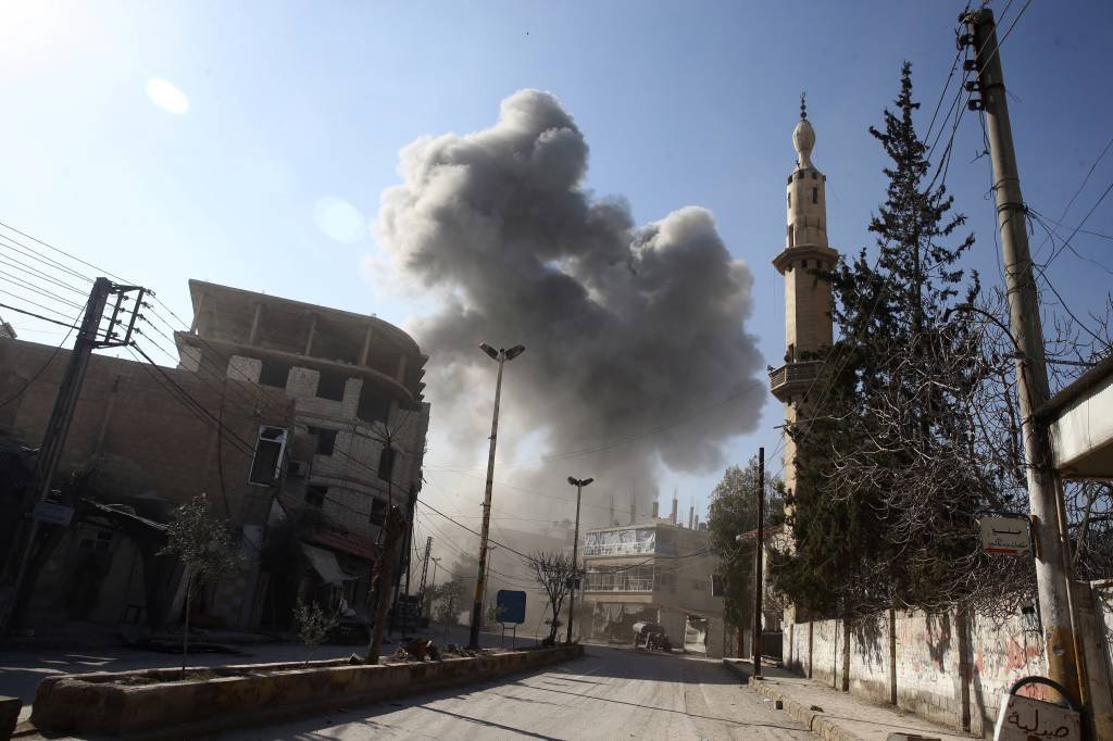 Impacto de mísseis deixa 35 mortos nos arredores de Damasco