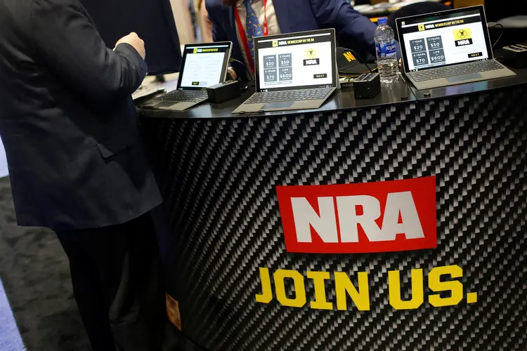 NRA: membros da NRA têm acesso a diversas ofertas e descontos oferecidas por empresas parceiras (Joshua Roberts/Reuters)