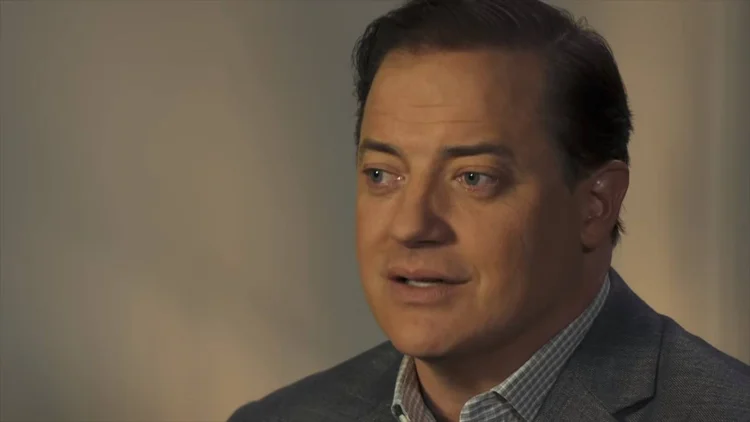 Brendan Fraser: "Fez com que eu me sentisse mal, como uma criança pequena, como se tivesse um nó na garganta. Achava que iria chorar", explicou Fraser sobre ocorrido (Divulgação Facebook/Divulgação)