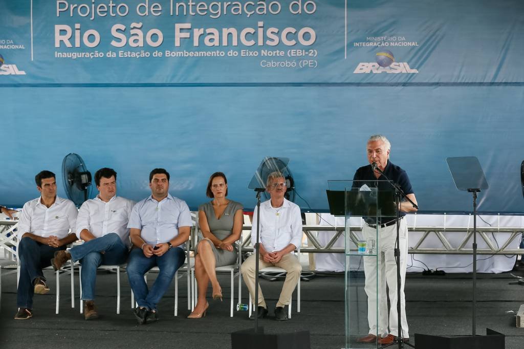 Em PE, Temer ouve elogios a Lula sobre obras no Rio São Francisco