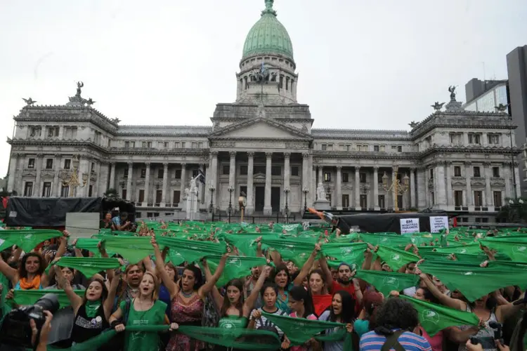 Protesto: a organização pediu que as manifestantes levassem lenços verdes, símbolo do movimento (CampAbortoLegal/Twitter/Divulgação)