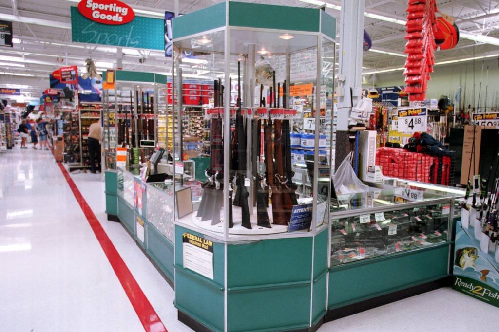 Walmart eleva idade mínima para compra de armas em suas lojas
