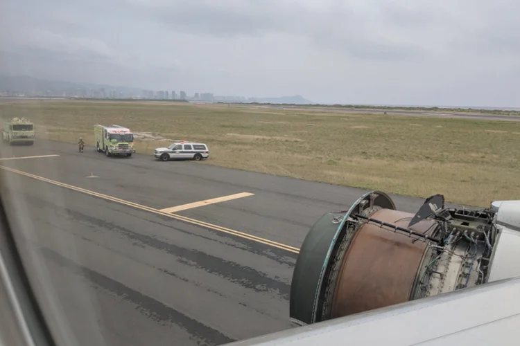 Motor do Boeing 777 da UA (Erik Haddad/Twitter/Reprodução)