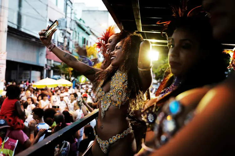 Carnaval de rua em São Paulo: no Palco do Anhangabaú tocam MC Carol e Heavy Baile (Nacho Doce/Reuters)