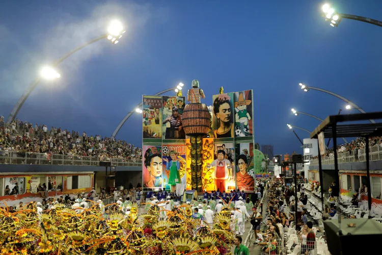 Desfile da escola de samba "Unidos da Vila Maria", no Anhembi: (Paulo Withaker/Reuters)