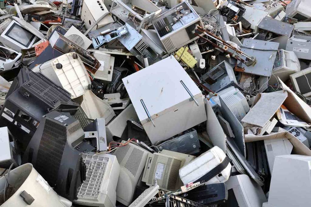 Sucata pós-moderna: no mundo, a geração de lixo eletrônico atingiu 44,7 milhões de toneladas em 2016. (dzejdi/Thinkstock)