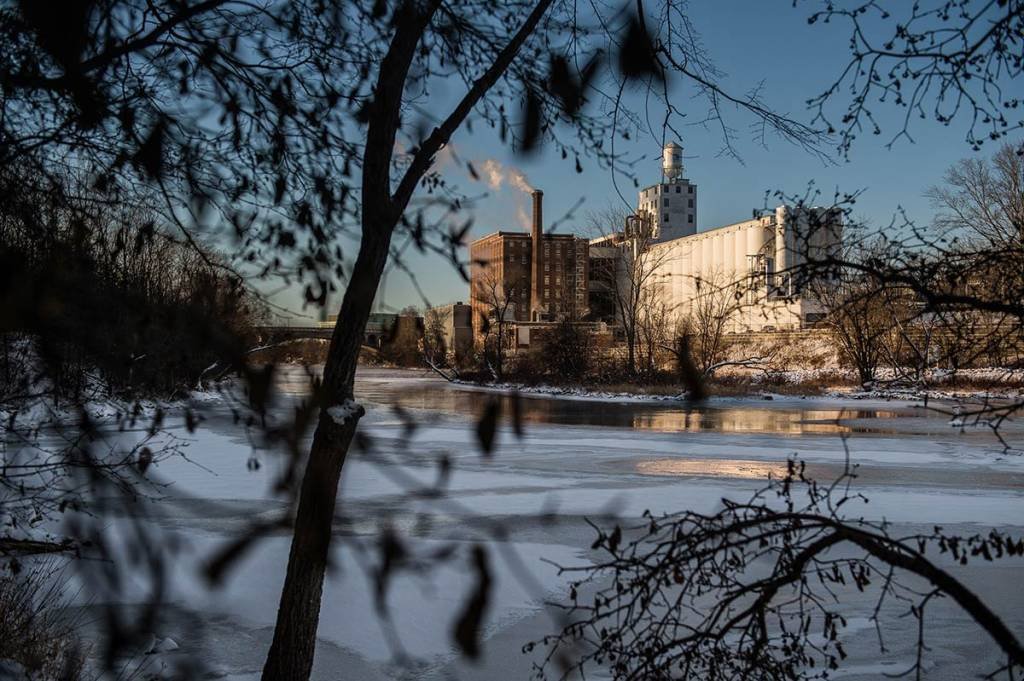 GE fecha fábrica e acelera declínio de cidade no Canadá
