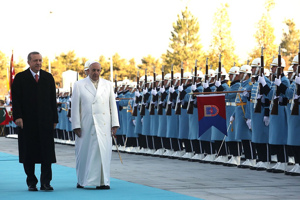 Após polêmica sobre repressão, Erdogan encontra o papa Francisco
