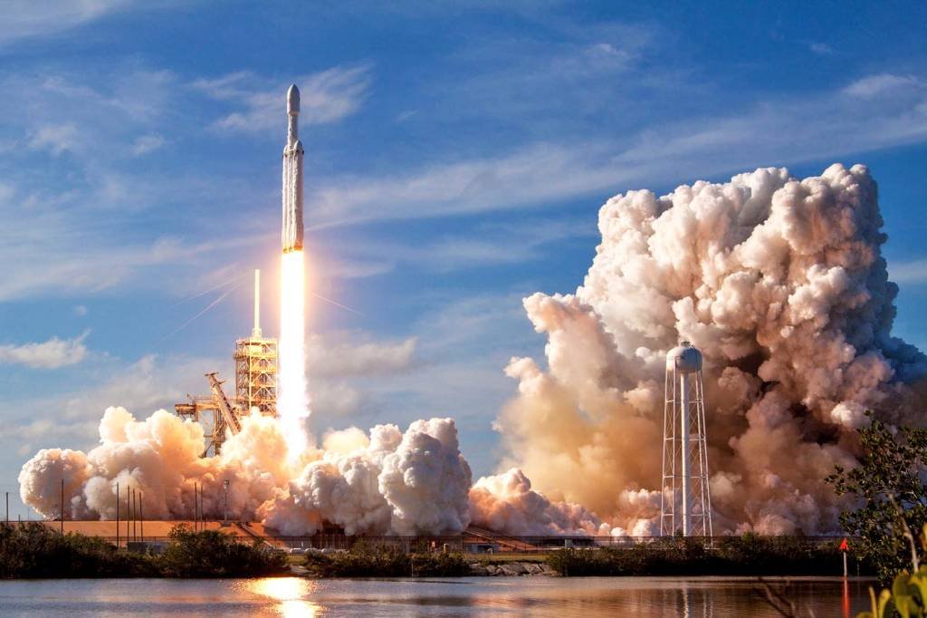 O que há pela frente para SpaceX após lançamento do Falcon Heavy