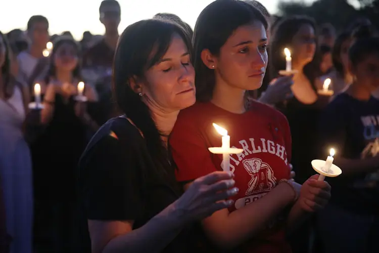 Vigília após massacre em escola na Flórida (Joe Raedle/Getty Images)