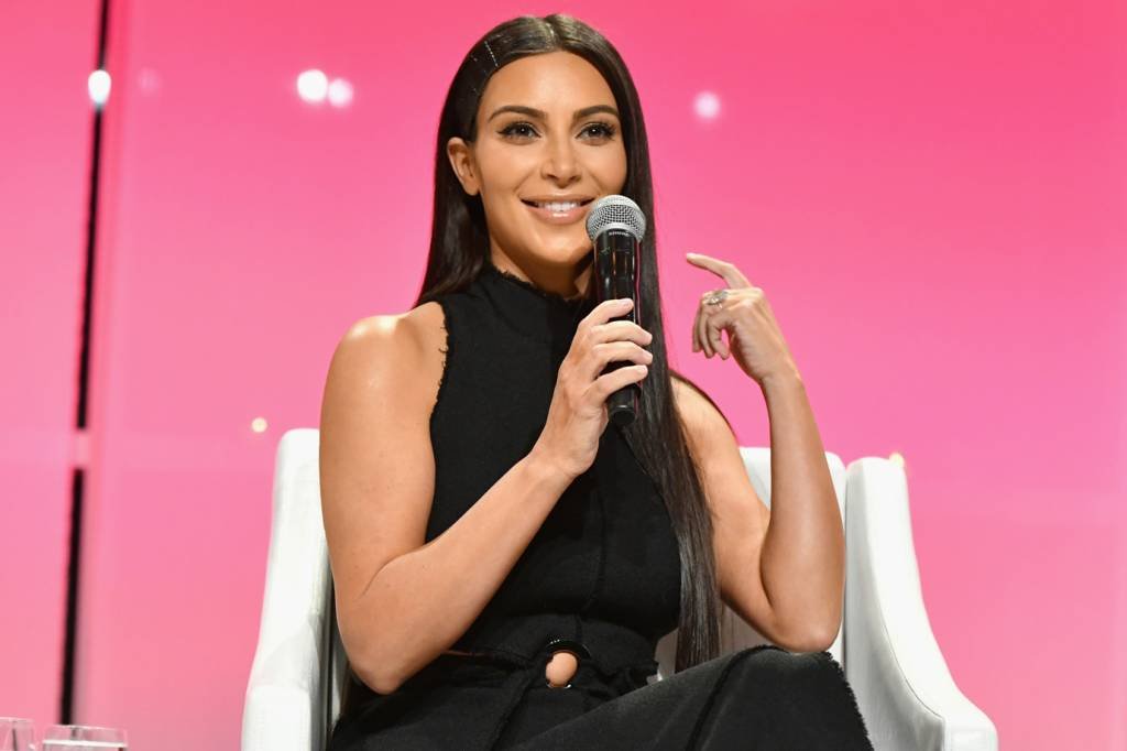 Kim Kardashian: vídeos das pessoas quebrando o doce para pegar o perfume se tornou uma espécie de viral das redes sociais (Slaven Vlasic/Getty Images)