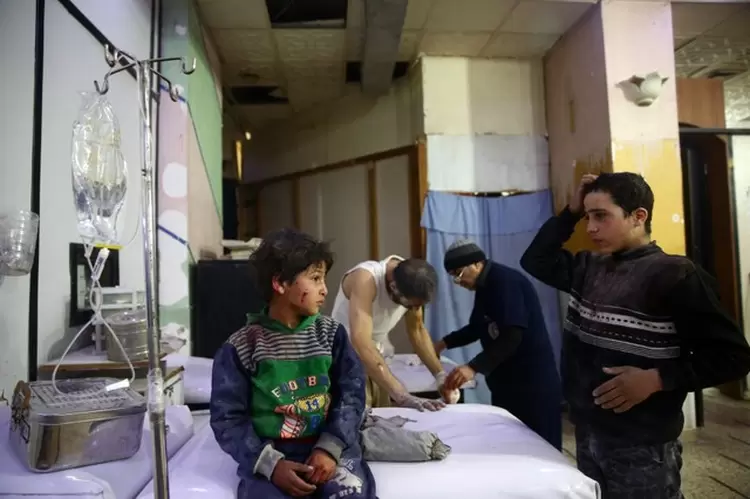Crianças feridas em Goutha: sete hospitais foram destruídos por bombardeios no novo palco de uma guerra sem fim