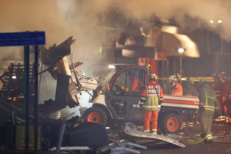 Explosão em edifício na Inglaterra deixa 4 mortos (Darren Staples/Reuters)