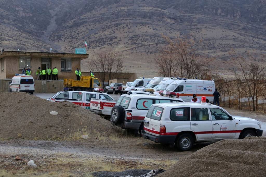 Irã recupera 30 corpos de ocupantes de avião que caiu