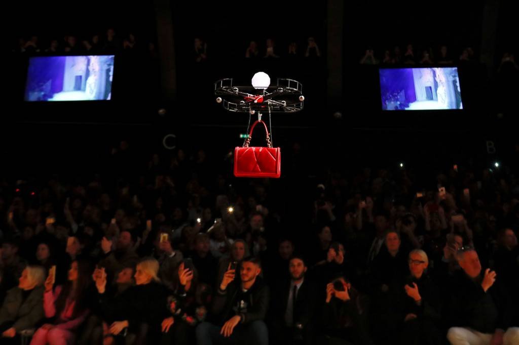 Dolce & Gabbana usou drones em vez de modelos em desfile de moda