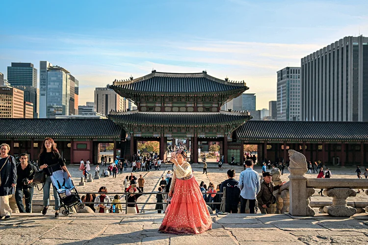 Palácio Gyeongbokgung, em Seul: o modelo econômico que fez a Coreia do Sul deslanchar está em xeque  (The Yomiuri Shimbun/AP Images/Glow Images/Divulgação)