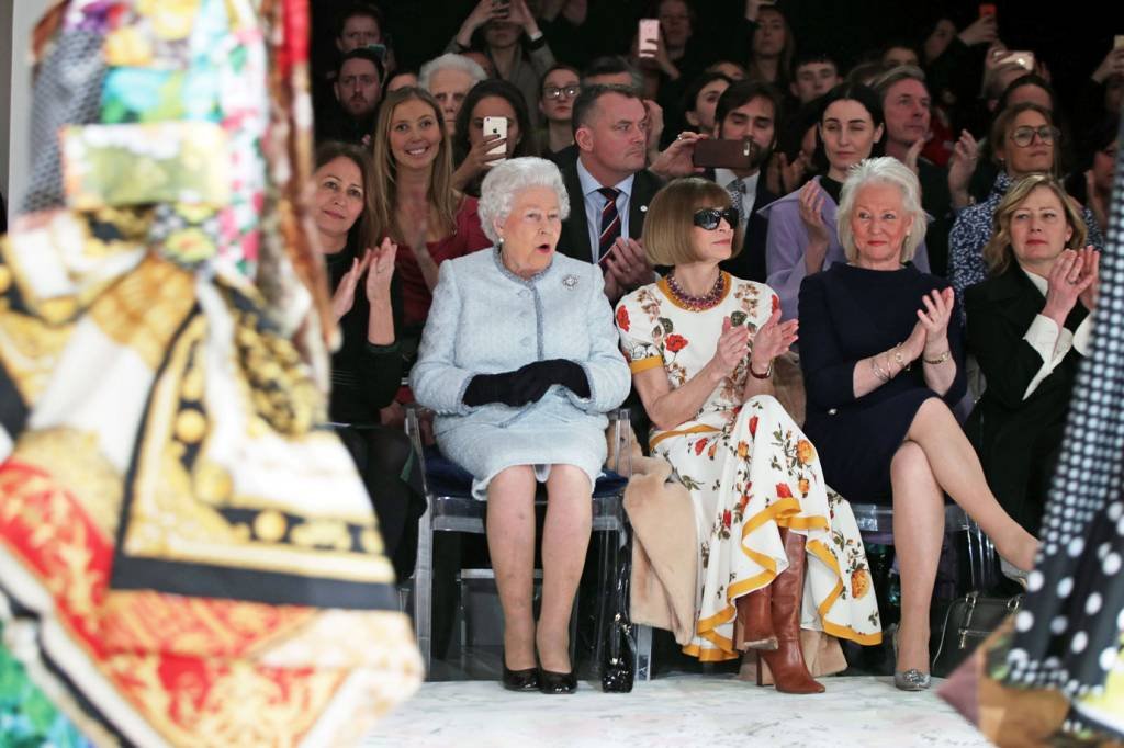 Rainha faz aparição surpresa na Semana de Moda de Londres