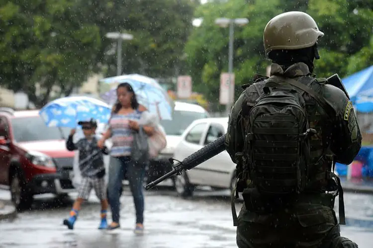 Rio de Janeiro: relatório de dois meses da intervenção mostrou que o número de chacinas dobrou e o de tiroteios aumentou 15,6% (Tânia Rêgo/Agência Brasil)