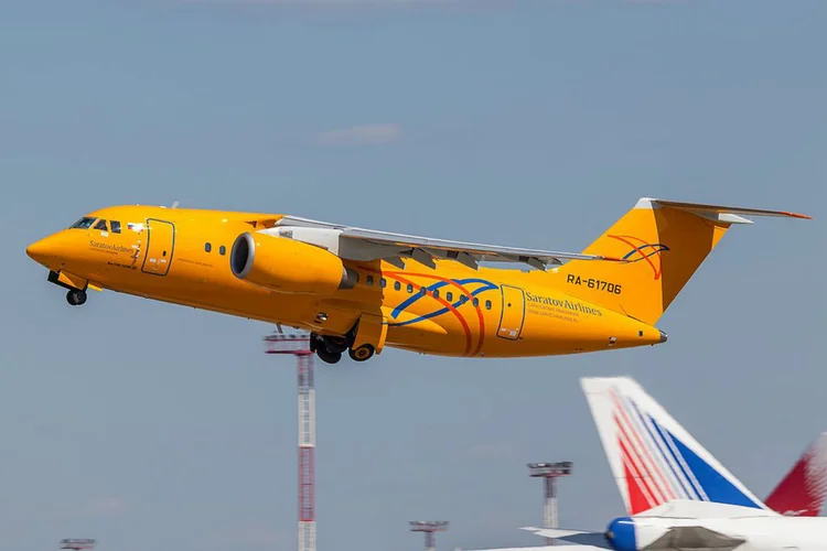 Modelo Antonov AN-148, operado pela Saratov Airlines: 65 passageiros e 6 membros da equipe estavam a bordo no voo (Alex Snow/Wikimedia Commons)