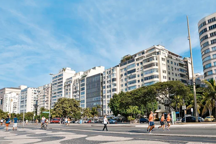 Prédios de frente para a praia de Copacabana, no Rio de Janeiro (João Prudente/Pulsar Imagens/Divulgação)