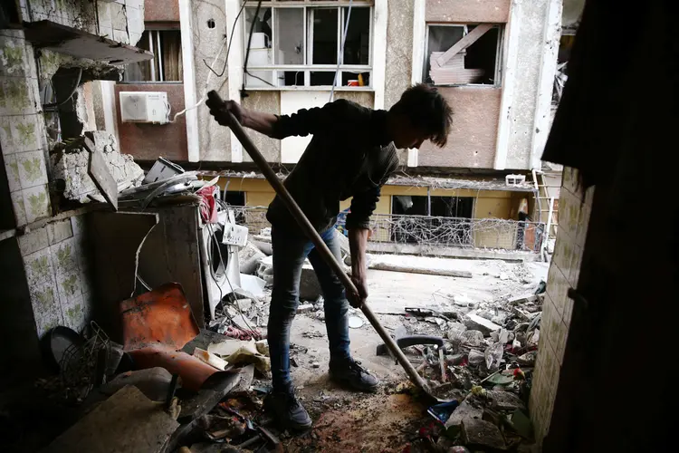 Bombardeios: entre as vítimas estão nove membros de uma família, incluindo três crianças (Bassam Khabieh/Reuters)