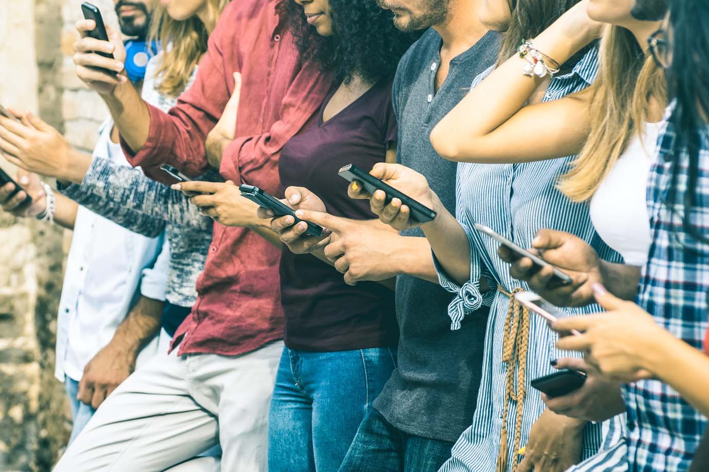 Incerteza provocada pelas eleições derruba venda de smartphones