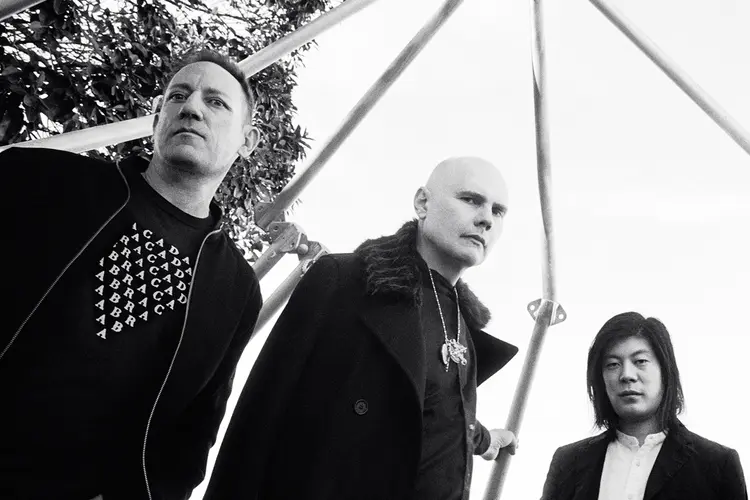 Billy Corgan se juntará ao guitarrista James Iha e ao bateria Jimmy Chamberlin, mas não contarão com a baixista D'Arcy (Smashing Pumpkins/ Facebook/Divulgação)