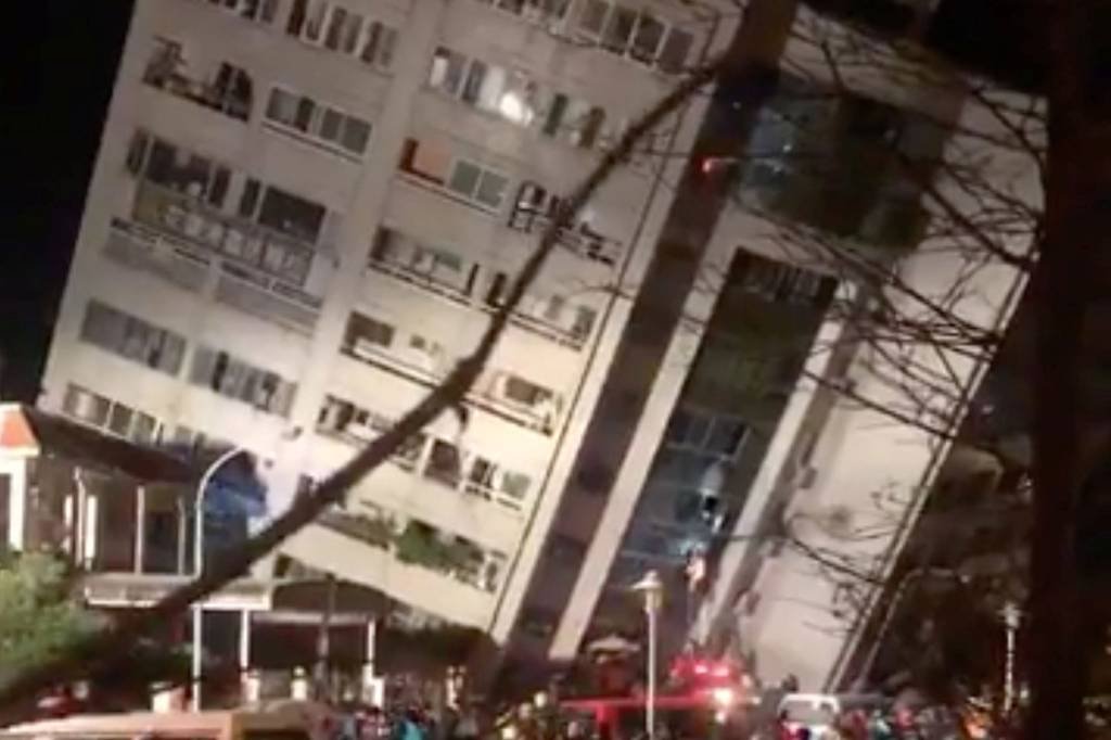 Mais de 100 pessoas estão presas em prédios após tremor em Taiwan