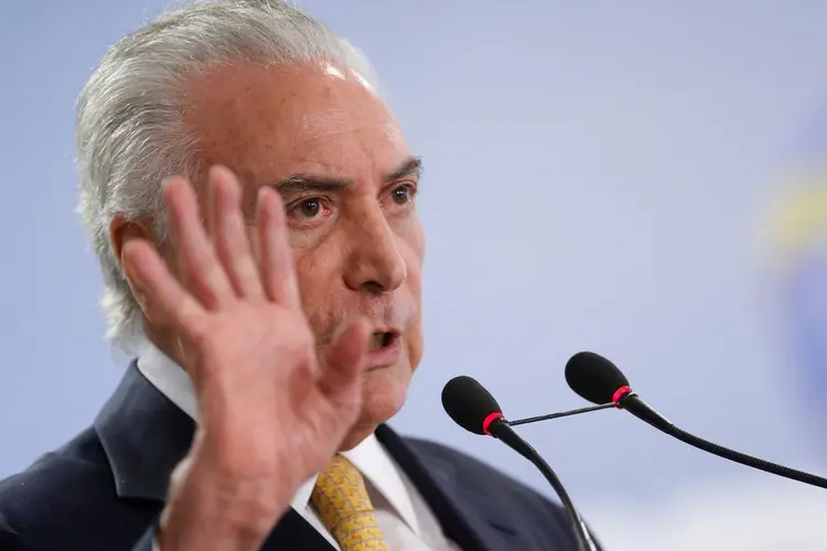 Michel Temer: presidente também aproveitou para cumprimentar o ministro de Minas e Energia, Fernando Coelho Filho, que deixará o cargo até o dia 7 (Adriano Machado/Reuters)