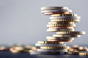 Quanto rende aplicar R$ 70 mil em fundos de debêntures de infraestrutura por 5 anos?