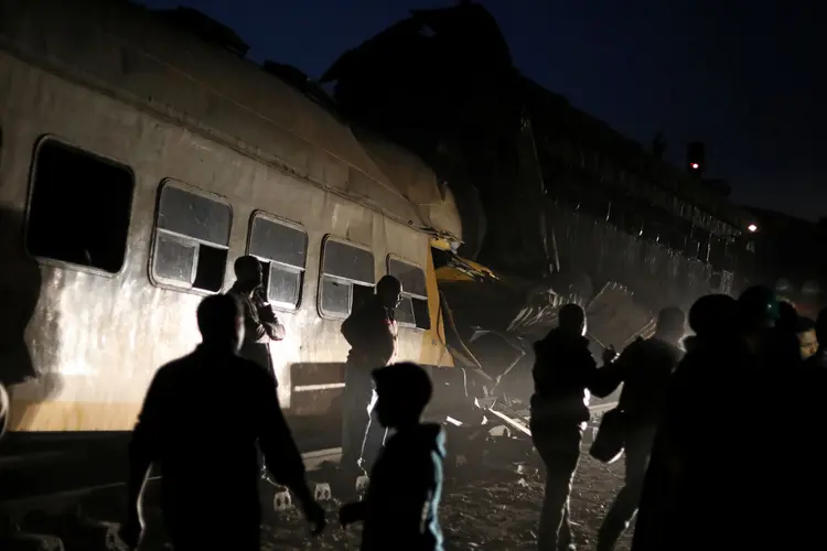 Acidente de trem: autoridades enviaram 30 ambulâncias ao local do acidente (Mohamed Abd El Ghany/Reuters)